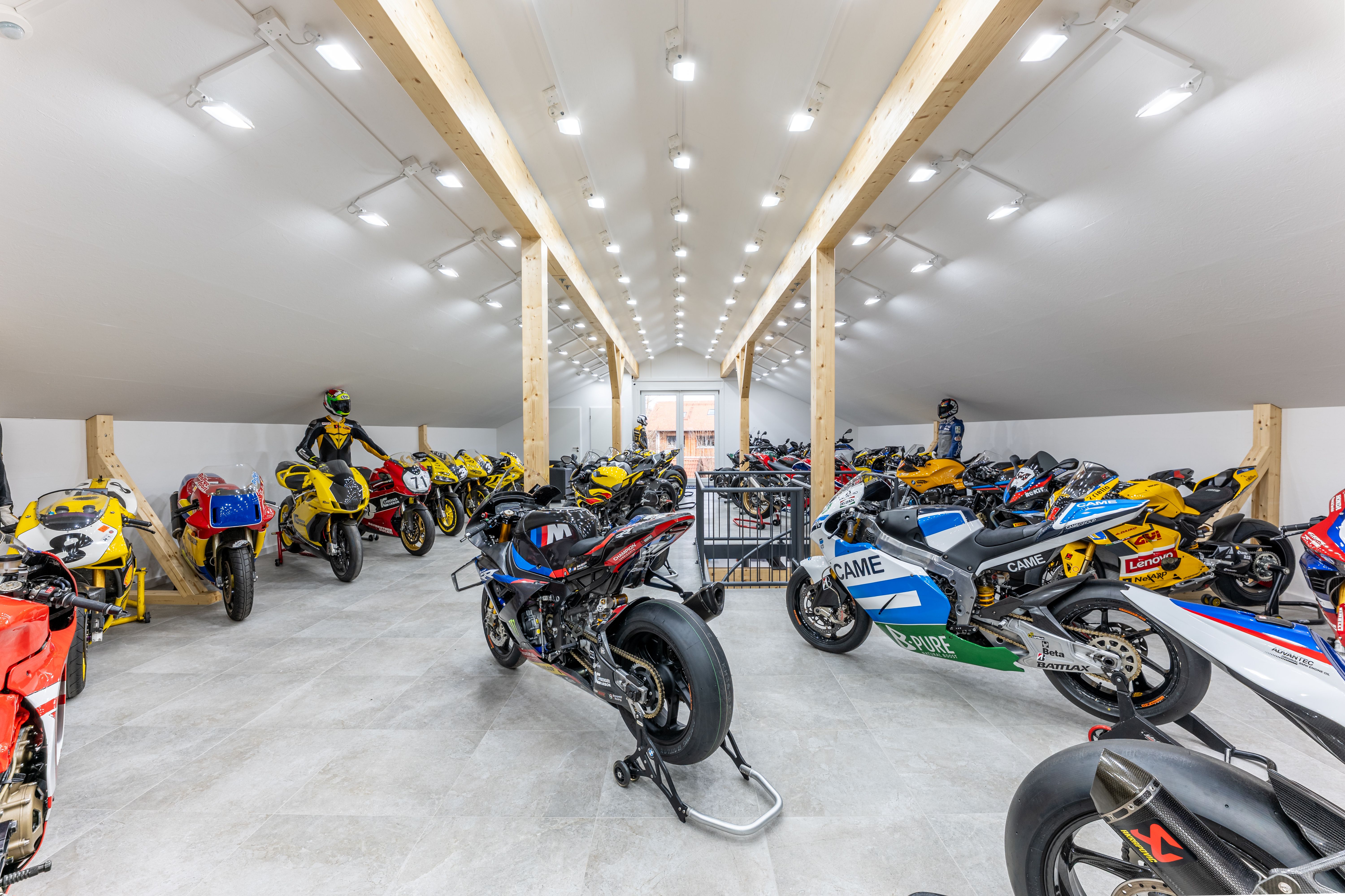 Motos de course et motos de route en état de marche dans le musée de la moto d’Ilmberger Carbon à Oberhaching Museum3.jpg
