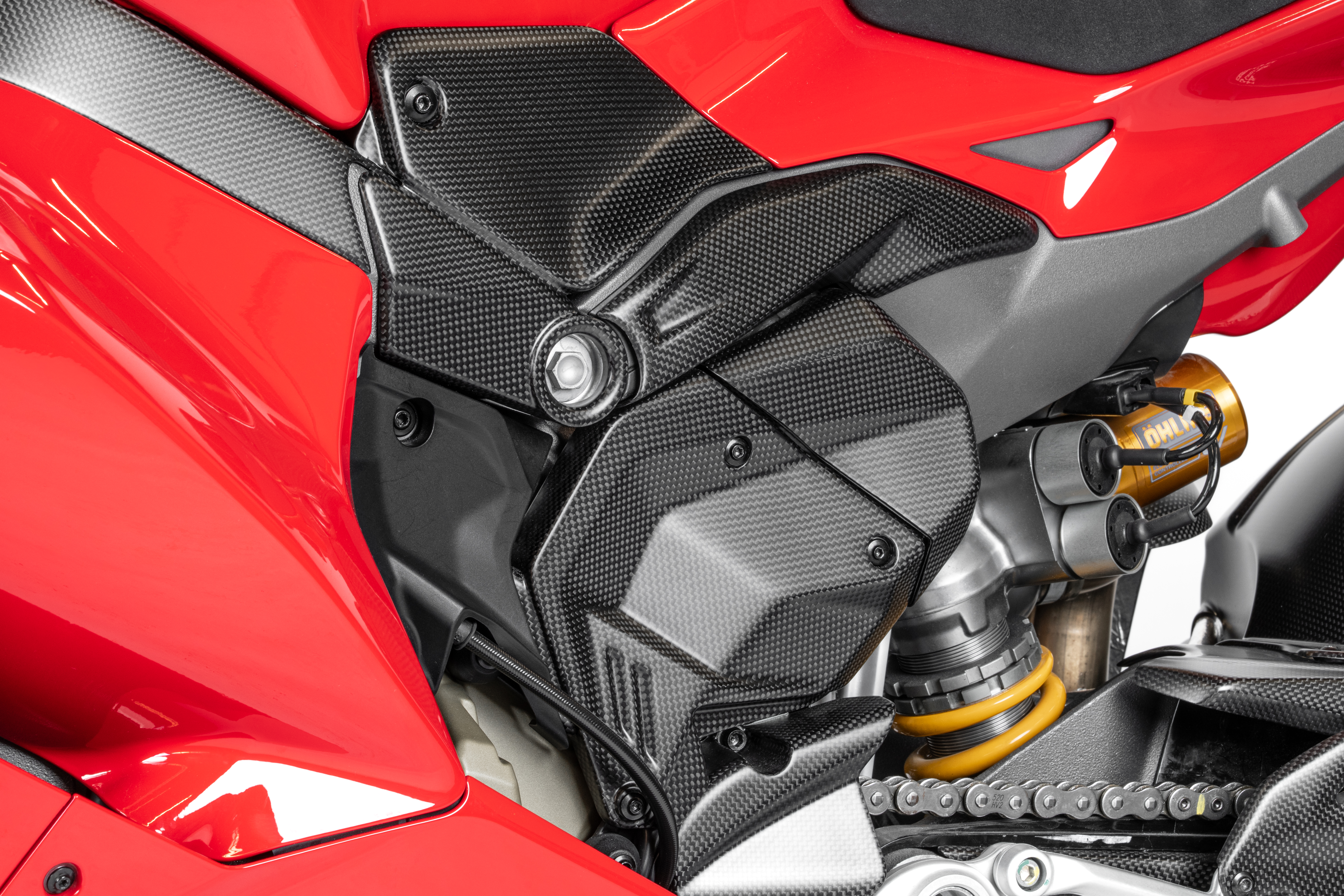 Panigale_V4_2025_Carbon_Motorseite.jpg